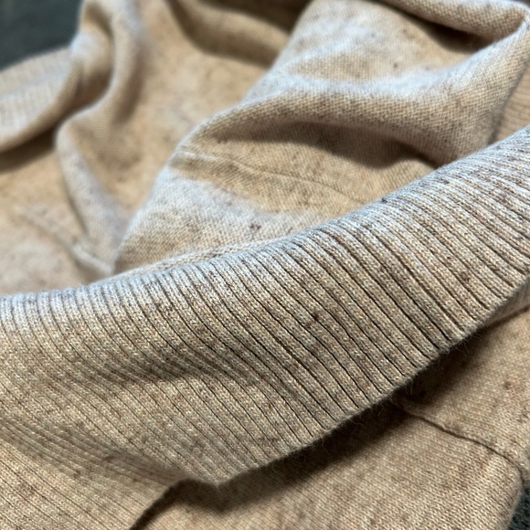 BR Factory heathered oatmeal sweater - Picture 5 of 6
